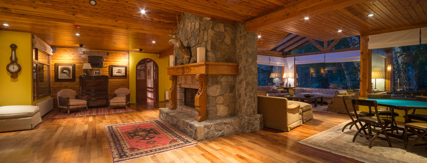 Central stone fireplace in the Parque Diana lodge sitting room
