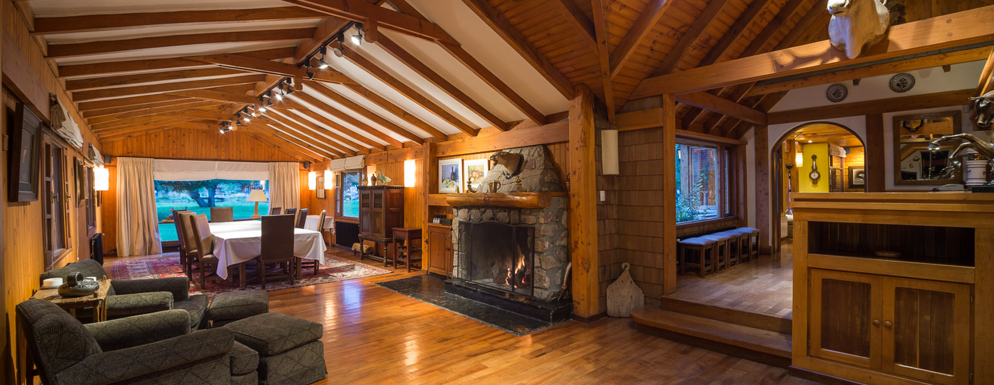 Dining table beside the fireplace at Parque Diana lodge